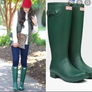 SIZE 7 GREEN HUNTER BOOTS GENTLY USED
